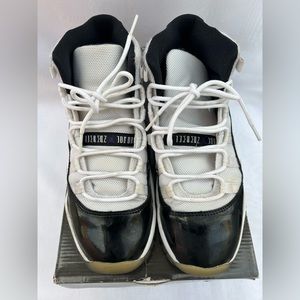 Air Jordan 11 Retro White/Black Concord Size 5Y